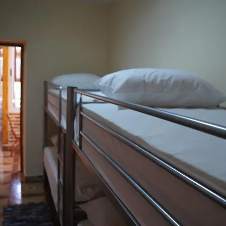 Hostel Metropol 23 *